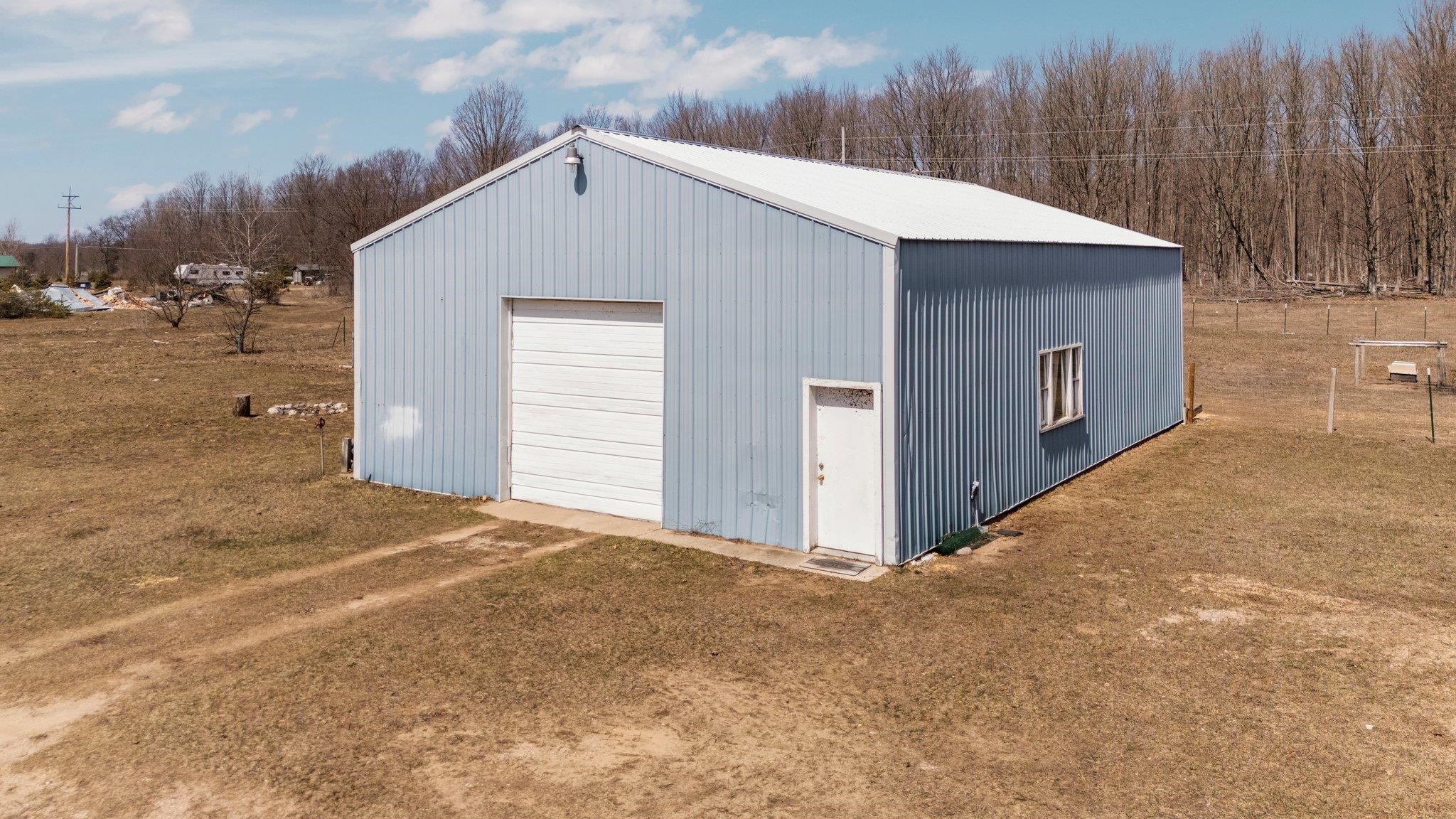7602 Hoadley Road Benzonia, MI 49616 - Photo 30 of 43