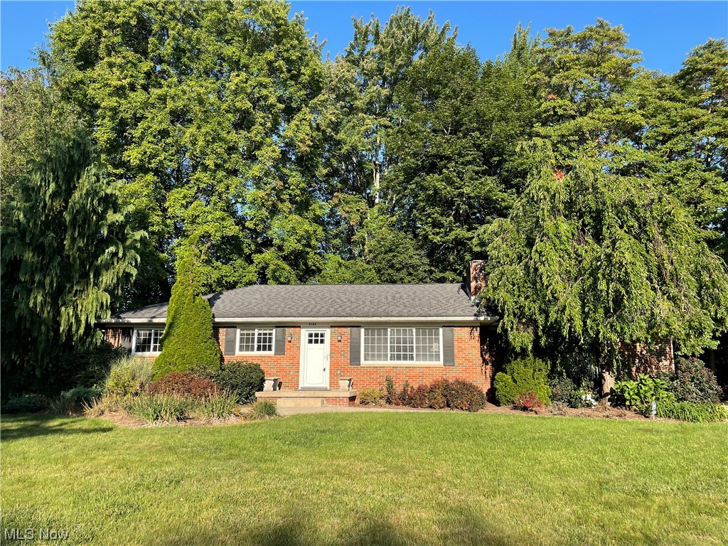 3268 Morewood Road Akron, OH 44333 - Photo 1 of 29 Ranch-style house featuring a front lawn