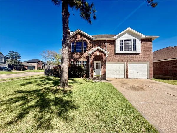 $2,000 | 16907 Dusty Mill Drive West, Sugar Land, TX 77498