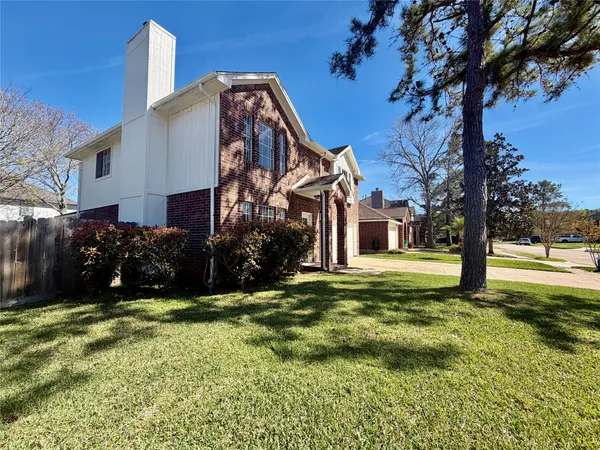$2,000 | 16907 Dusty Mill Drive West, Sugar Land, TX 77498