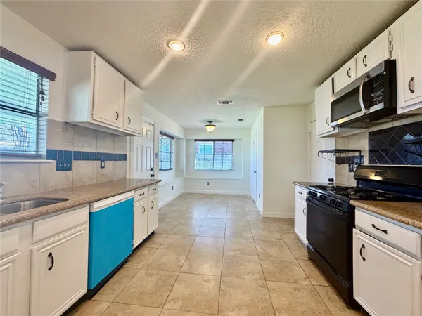 $2,000 | 16907 Dusty Mill Drive West, Sugar Land, TX 77498