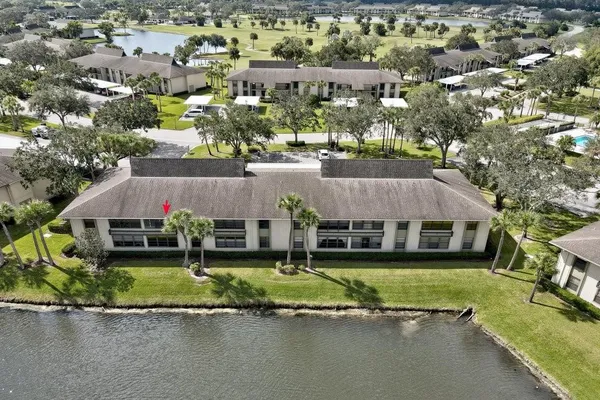 $2,300 | 33 Plantation Drive, Unit 205, Vero Beach, FL 32966