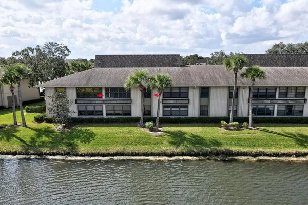 $2,300 | 33 Plantation Drive, Unit 205, Vero Beach, FL 32966