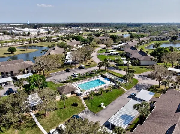 $2,300 | 33 Plantation Drive, Unit 205, Vero Beach, FL 32966