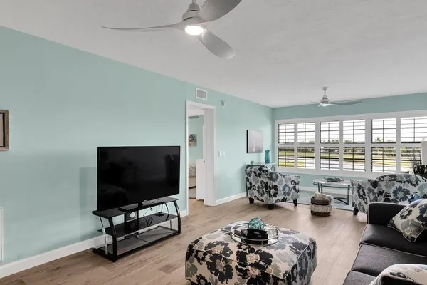 $2,300 | 33 Plantation Drive, Unit 205, Vero Beach, FL 32966