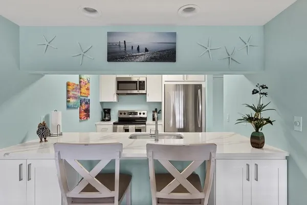 $2,300 | 33 Plantation Drive, Unit 205, Vero Beach, FL 32966