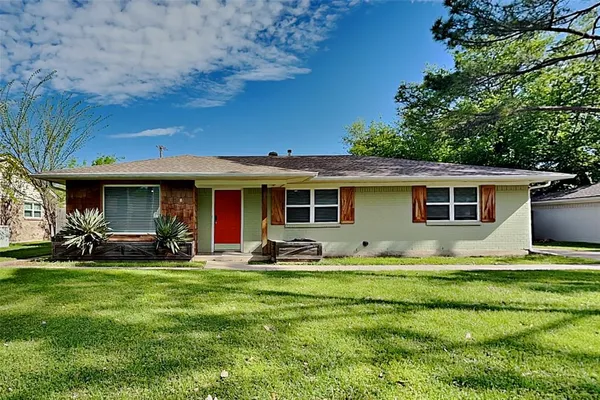 $2,145 | 1318 Greenbriar Street, Denton, TX 76201