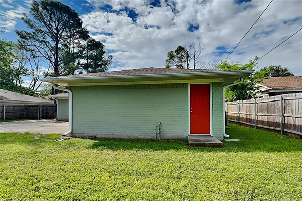 $2,145 | 1318 Greenbriar Street, Denton, TX 76201