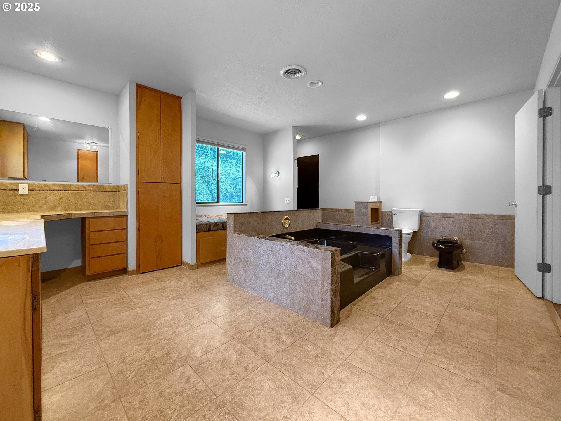 96741 Duley Creek Road Brookings, OR 97415 - Photo 17 of 36 a kitchen with stainless steel appliances granite countertop a stove a sink and a refrigerator