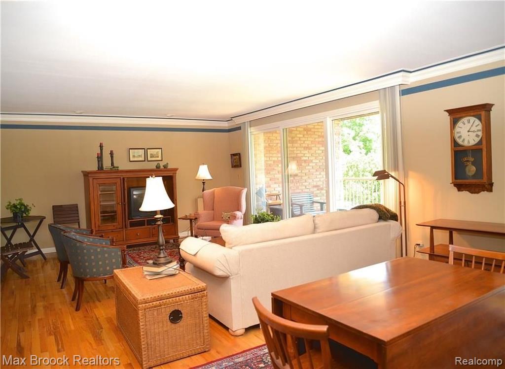 4045 West Maple Road, Unit 201 Bloomfield Hills, MI 48301 - Photo 8 of 25