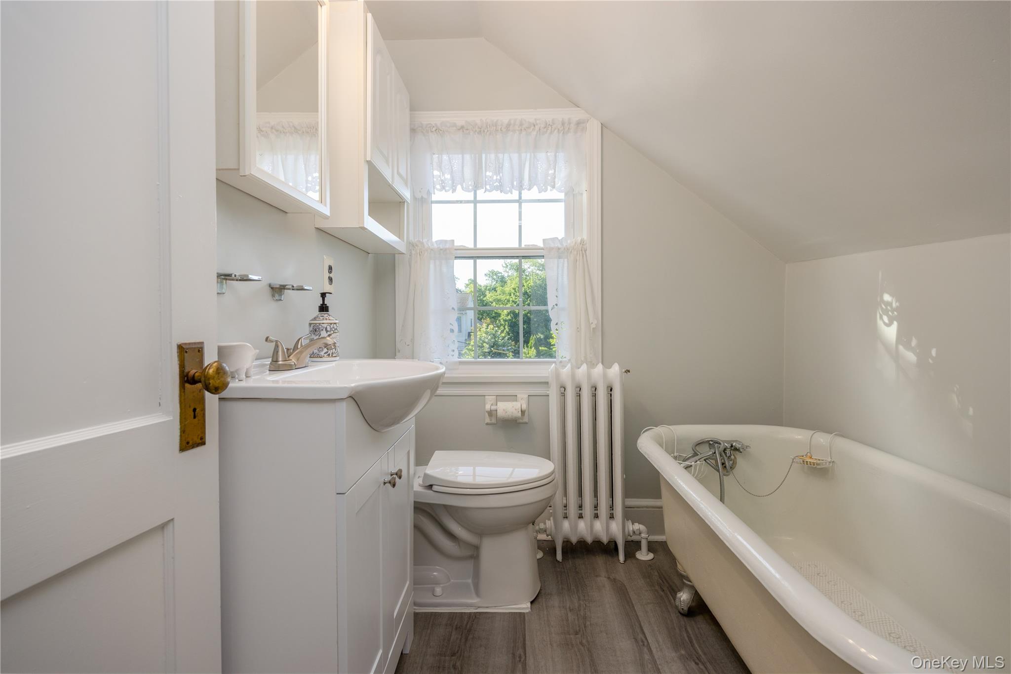 159 Fenimore Road New Rochelle, NY 10804 - Photo 27 of 37 Third floor full bath