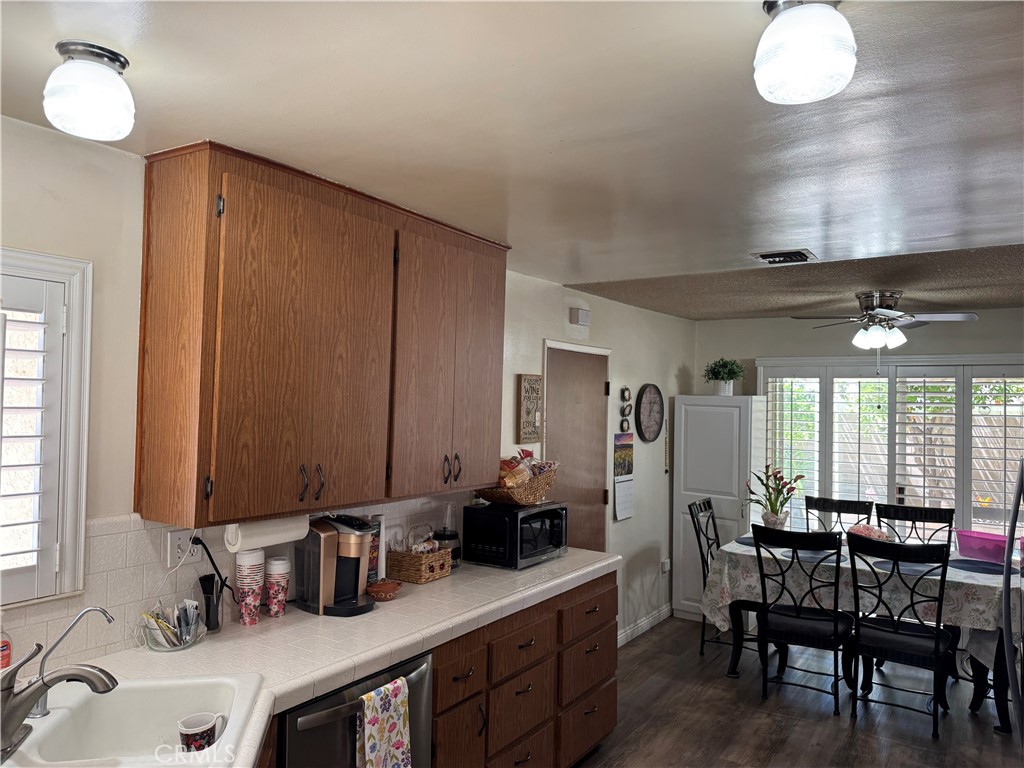 4356 Snowberry Street Riverside, CA 92504 - Photo 7 of 24