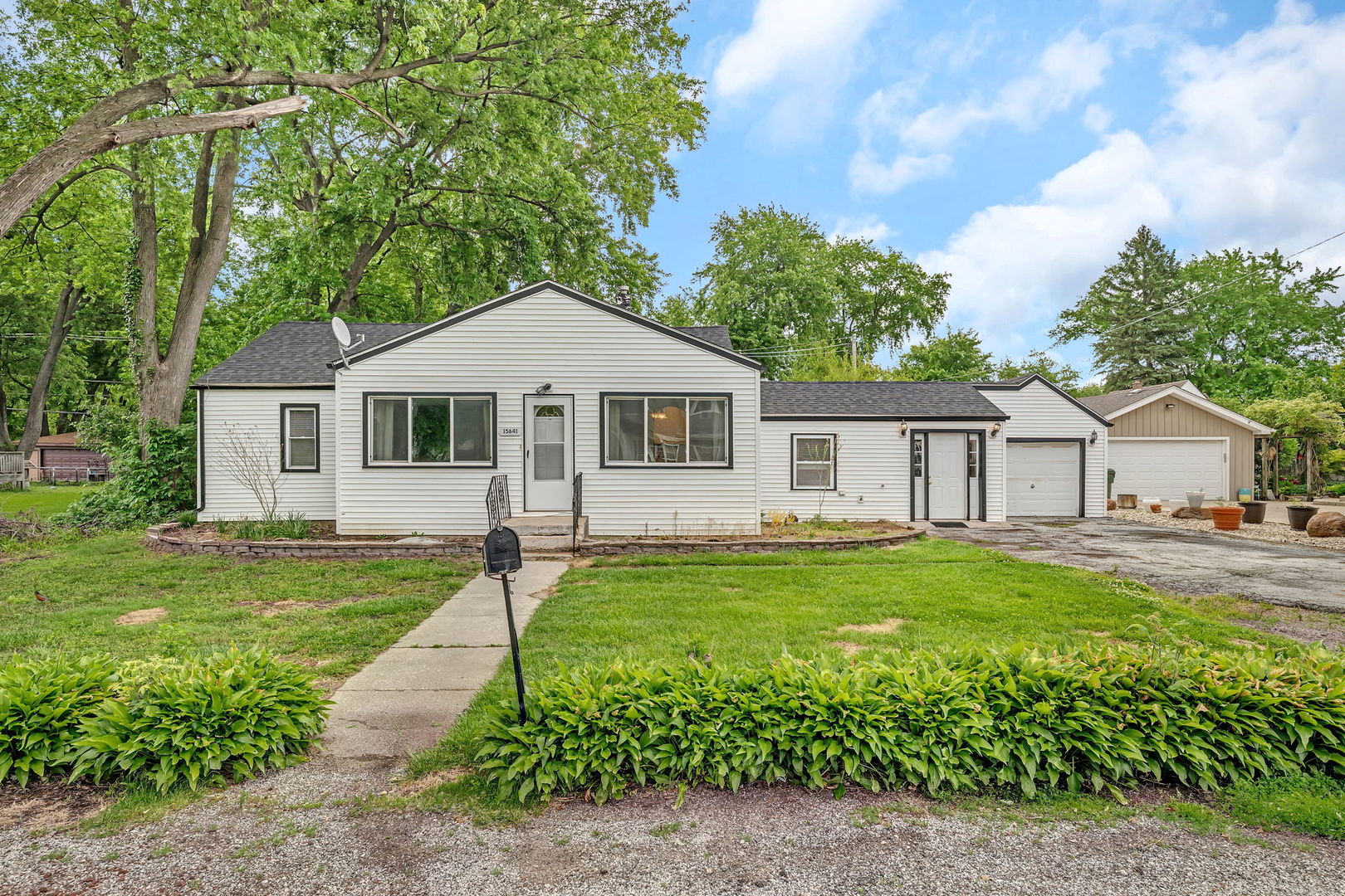 15641 Millard Avenue Markham, IL 60428 - Photo 1 of 28