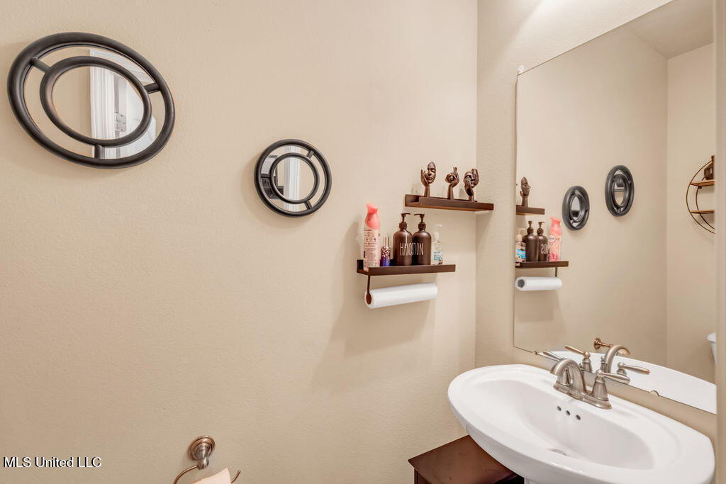 14420 North Swan Road Gulfport, MS 39503 - Photo 29 of 36 14420NSwanRd-30