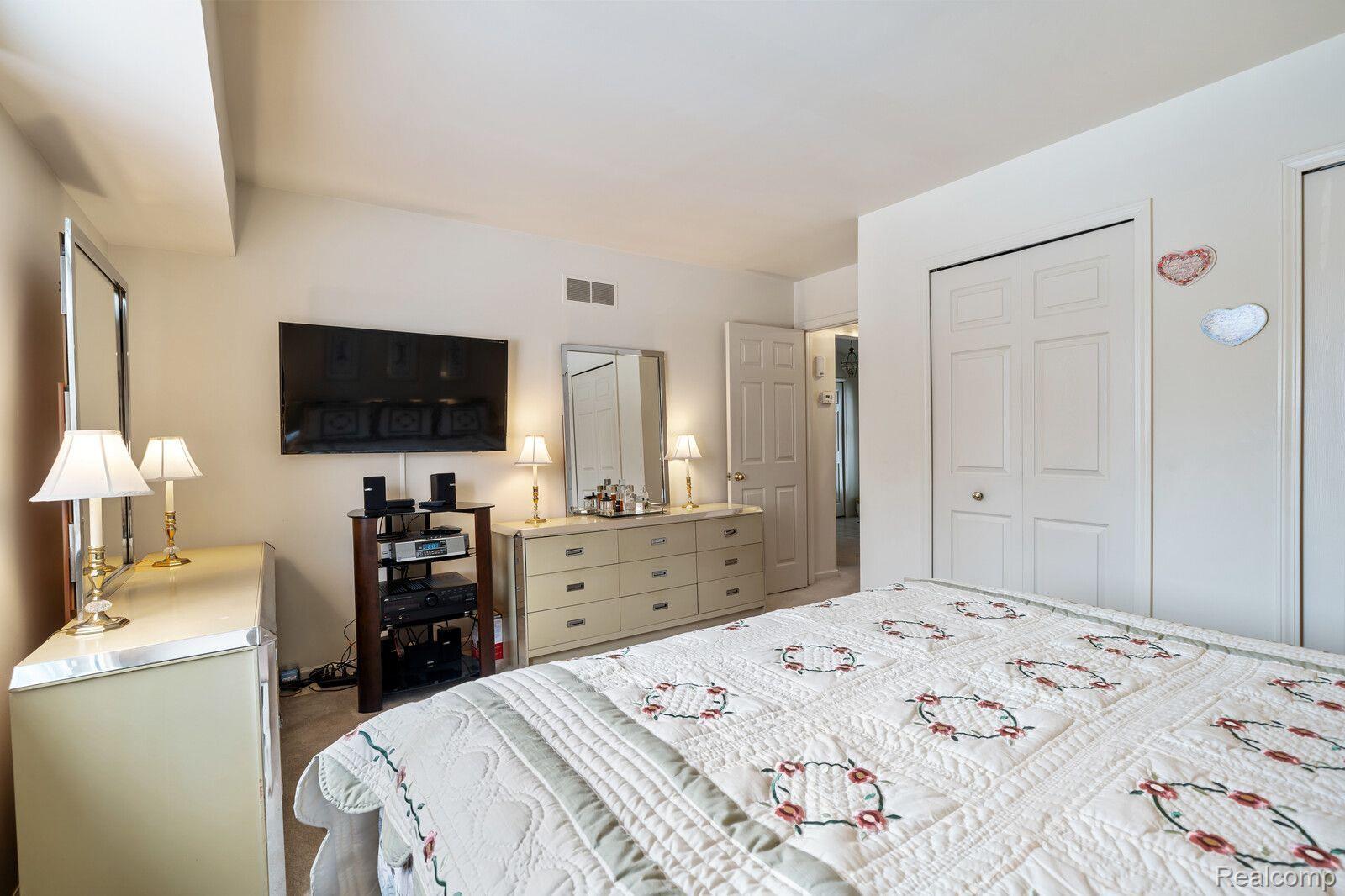 18757 Common Road Roseville, MI 48066 - Photo 15 of 22 Gallery Image 15