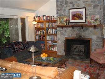 35 Ringfield Road Chadds Ford, PA 19317 - Photo 2 of 11 Living Room