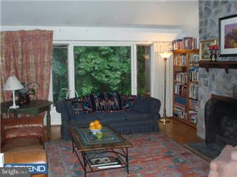 35 Ringfield Road Chadds Ford, PA 19317 - Photo 7 of 11 Living Room