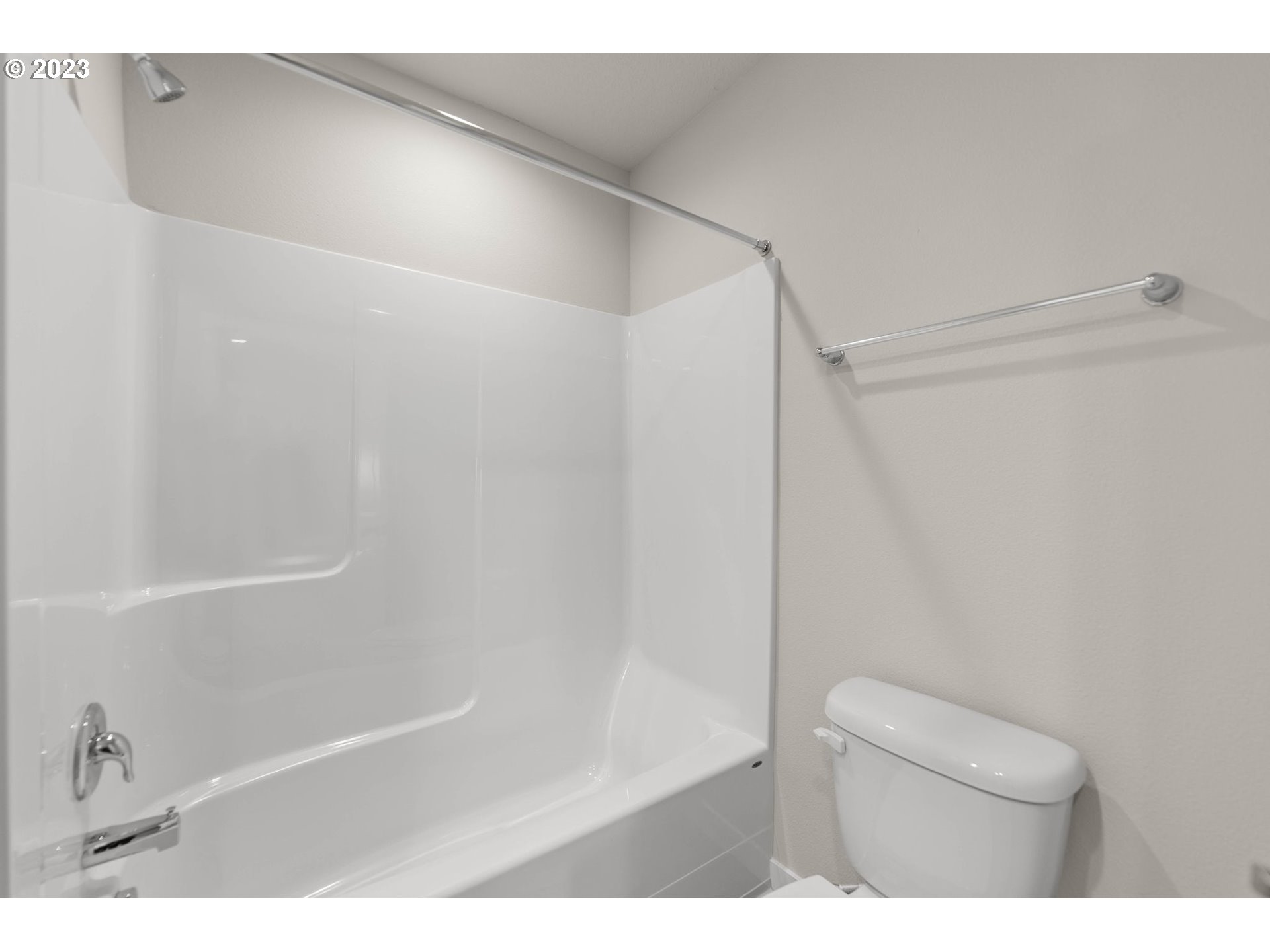 8847 North 3rd Circle Ridgefield, WA 98642 - Photo 33 of 40 a bathroom with a shower and a toilet