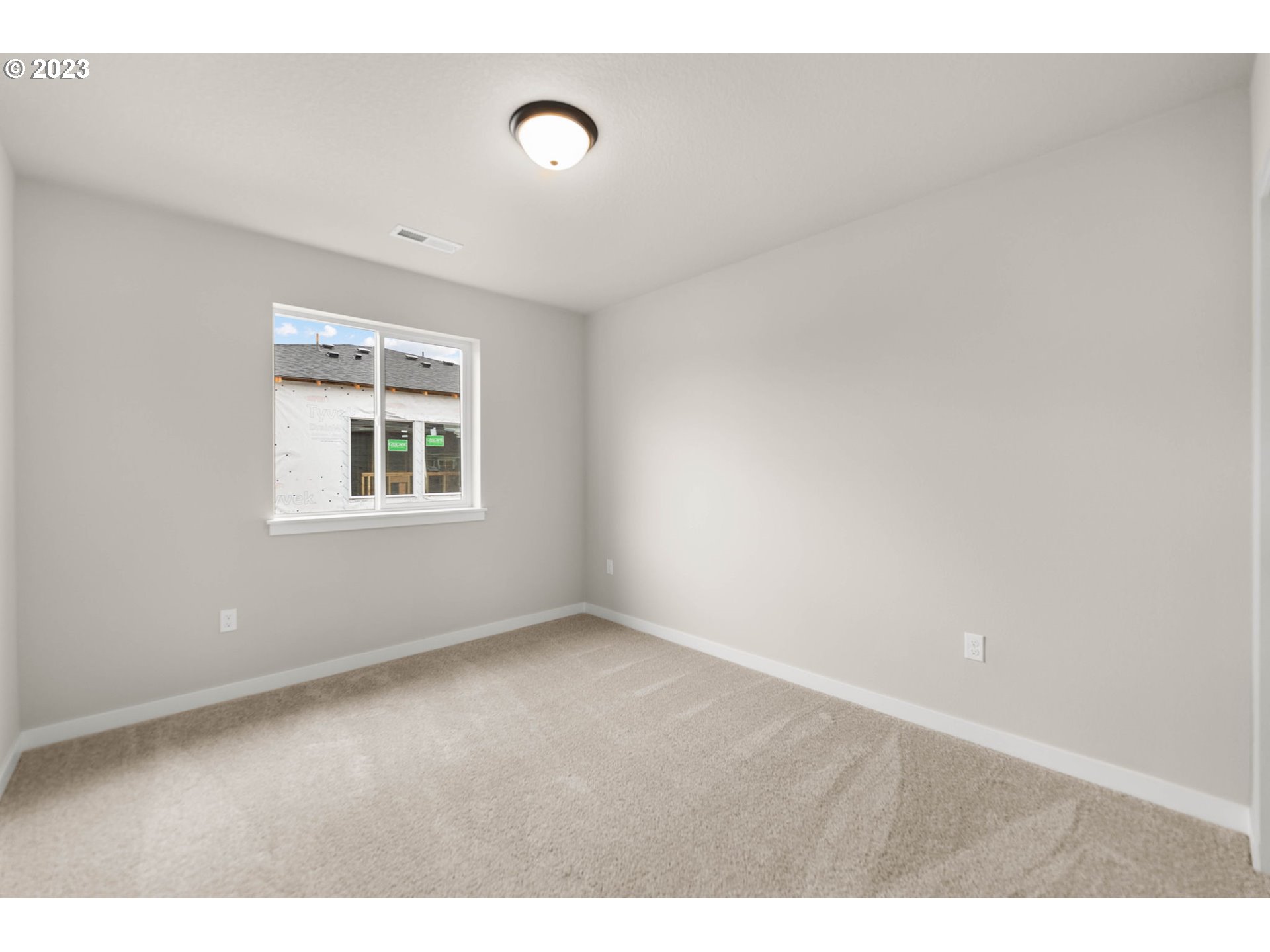 8847 North 3rd Circle Ridgefield, WA 98642 - Photo 36 of 40 an empty room with windows