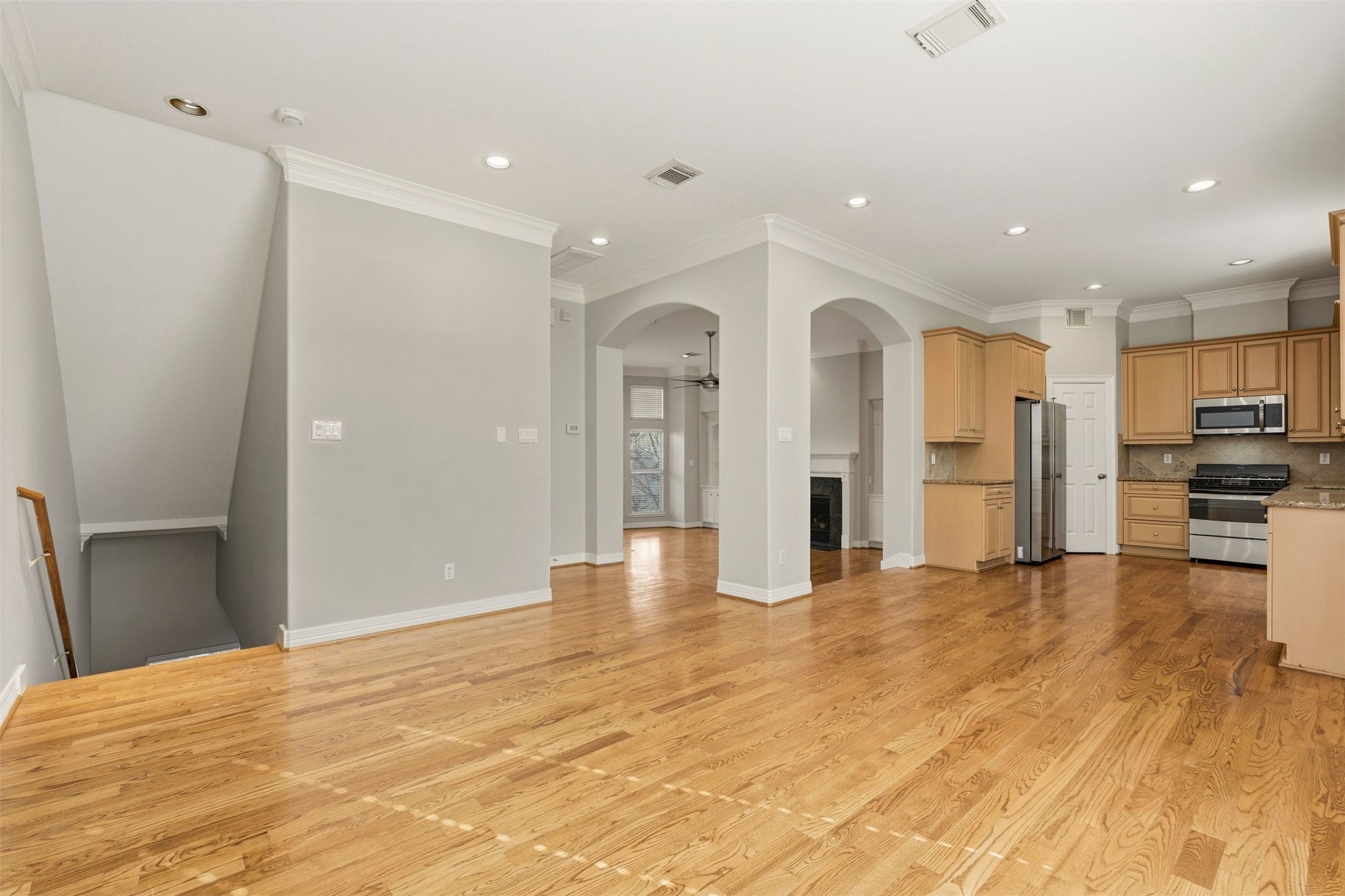 822 Stuart Street Houston, TX 77006 - Photo 8 of 27