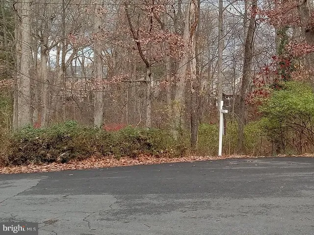 $590,000 | Lake Drive, Sterling, VA 20164