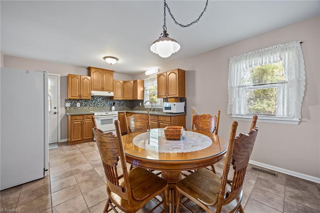 1195 Old VFW Road Pinnacle, NC 27043 - Photo 5 of 41