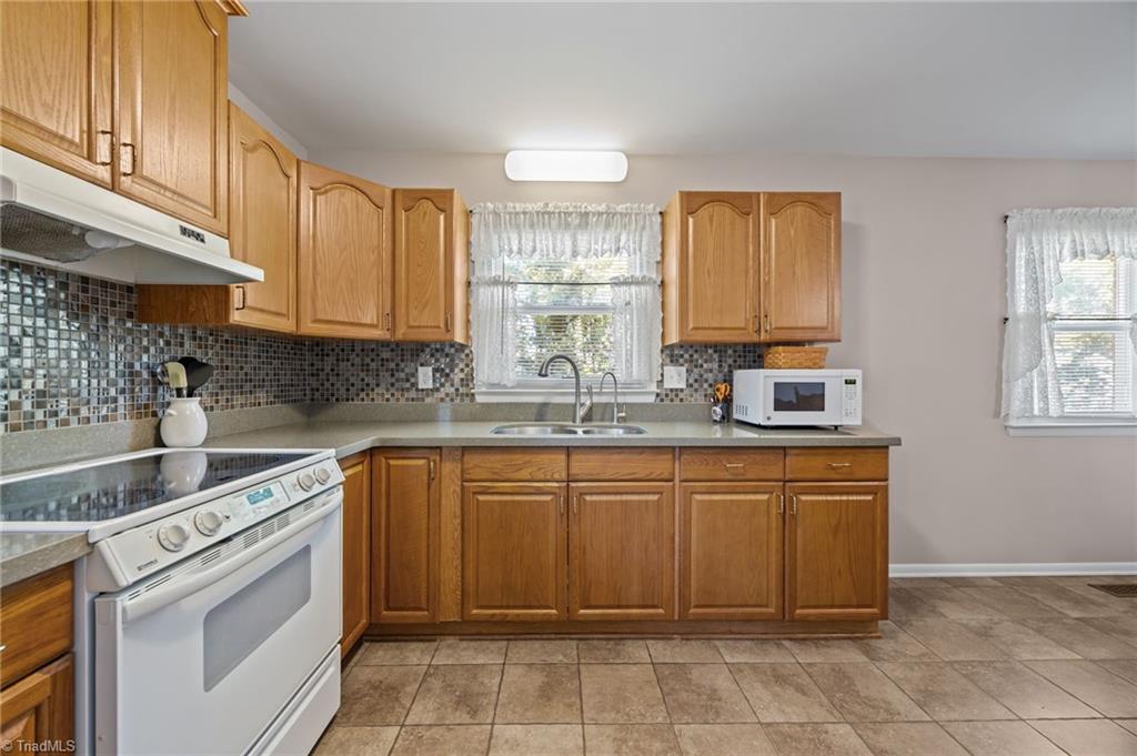 1195 Old VFW Road Pinnacle, NC 27043 - Photo 9 of 41
