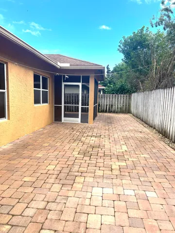 $3,000 | 2017 Prairie Key Road, Palm Springs, FL 33406