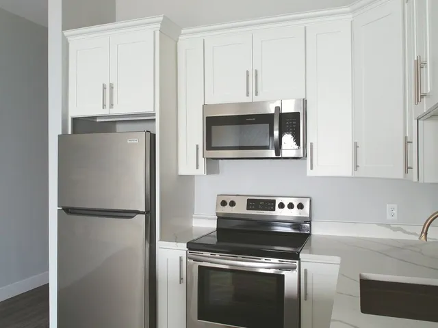 $2,700 | 163 Nantasket Avenue, Unit 401, Hull, MA 02045