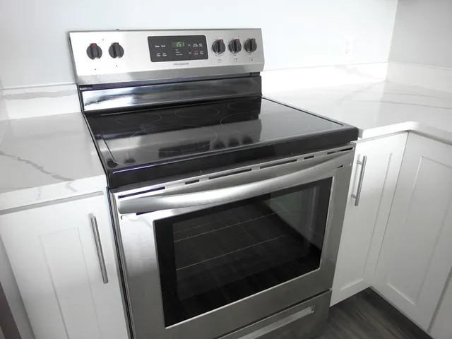 $2,700 | 163 Nantasket Avenue, Unit 401, Hull, MA 02045