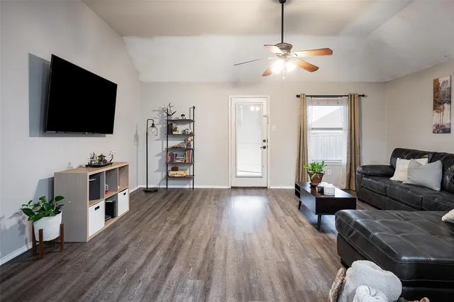 $2,495 | 409 Dempster Court, Oak Point, TX 75068