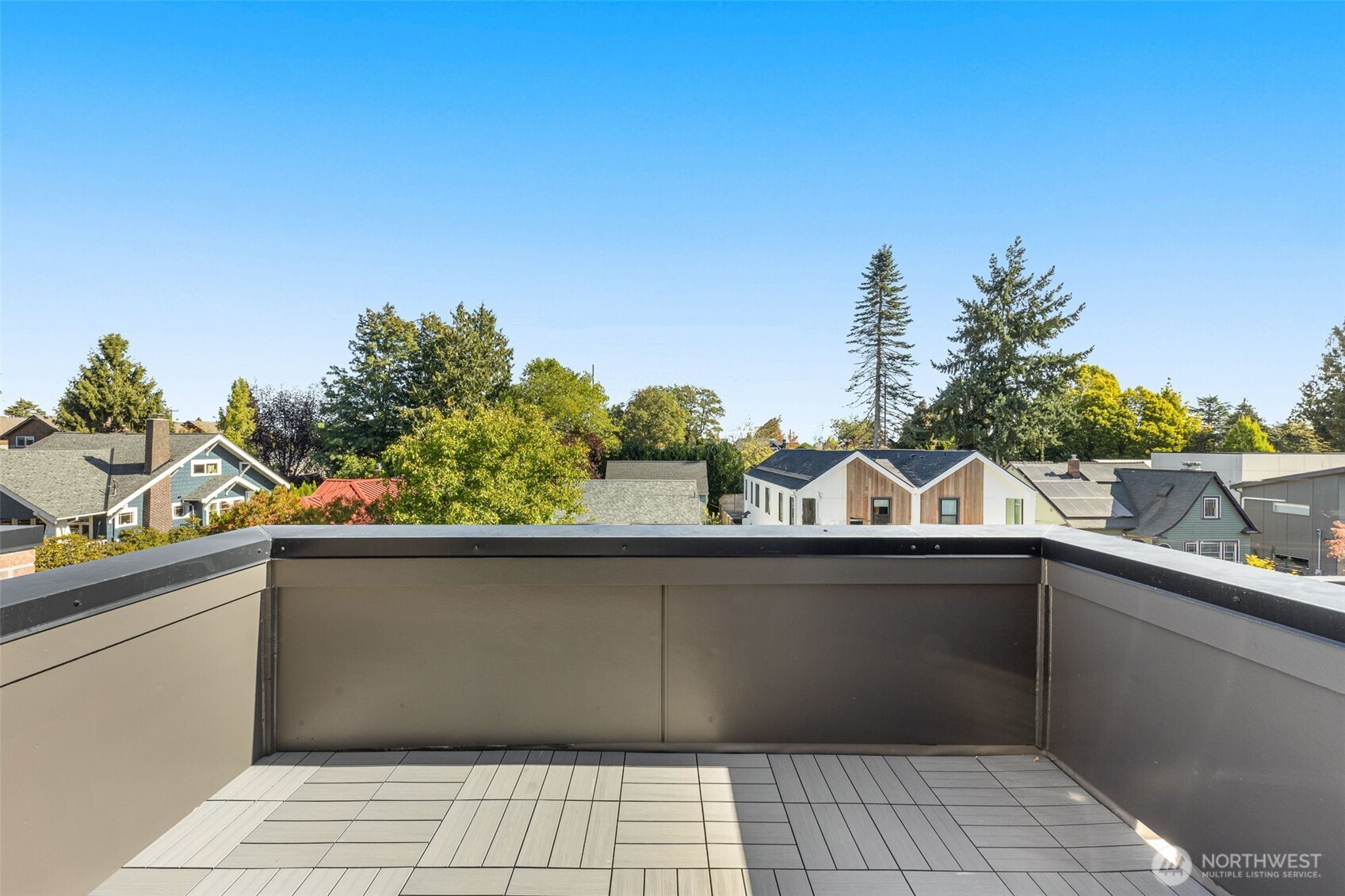 8333 12th Avenue Northwest Seattle, WA 98117 - Photo 17 of 20 a view of a bathtub in a balcony