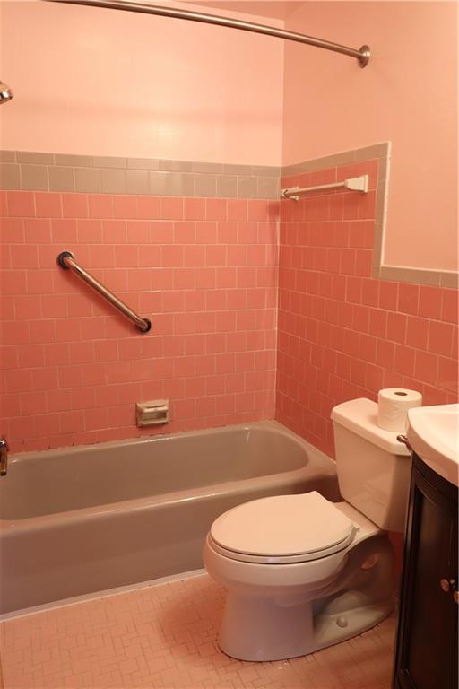 2012 Spring Hill Road Pittsburgh, PA 15243 - Photo 19 of 34 Gallery Image 19