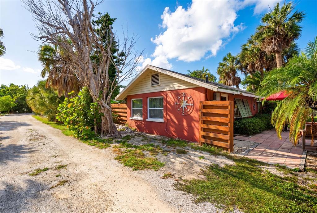 660 Linley Street Longboat Key, FL 34228 - Photo 35 of 64