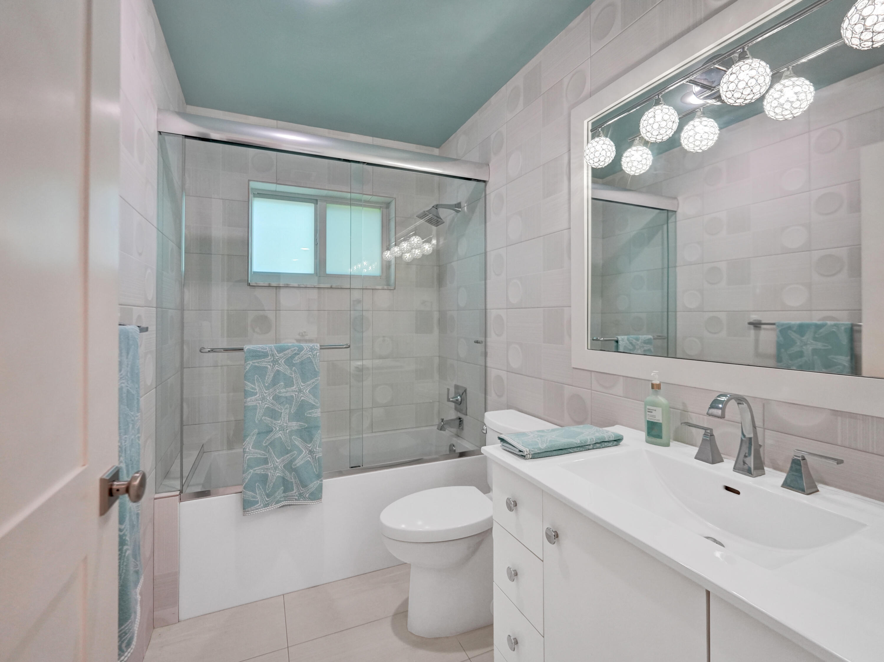 2921 Northwest 26th Avenue Boca Raton, FL 33434 - Photo 18 of 30 Guest bath