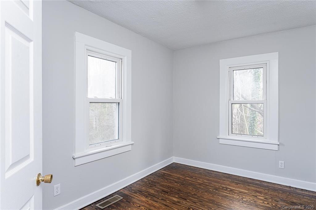 10 Hickory Tree Road Asheville, NC 28805 - Photo 14 of 19 Gallery Image 14