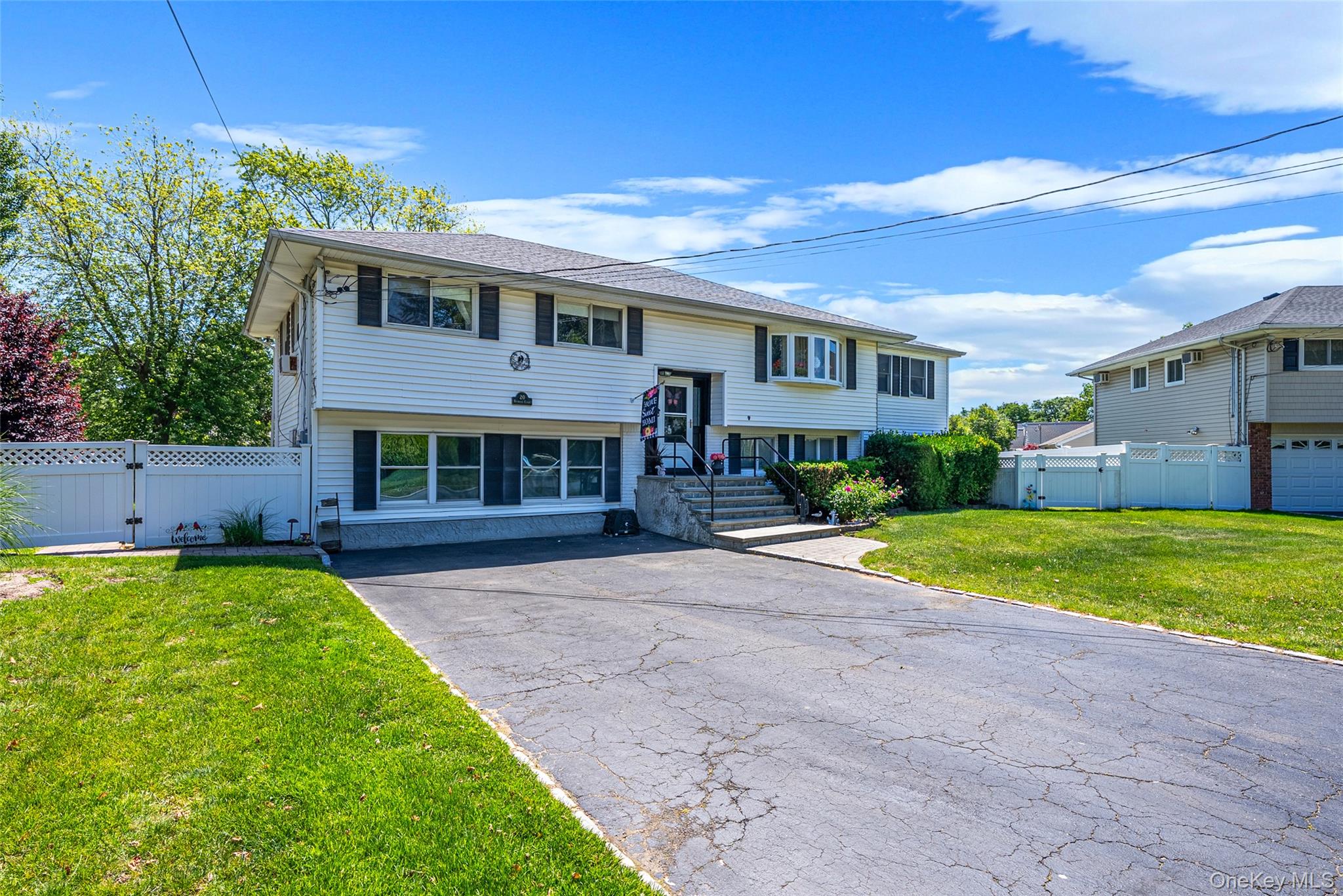 20 Rochelle Court Amityville, NY 11701 - Photo 6 of 43