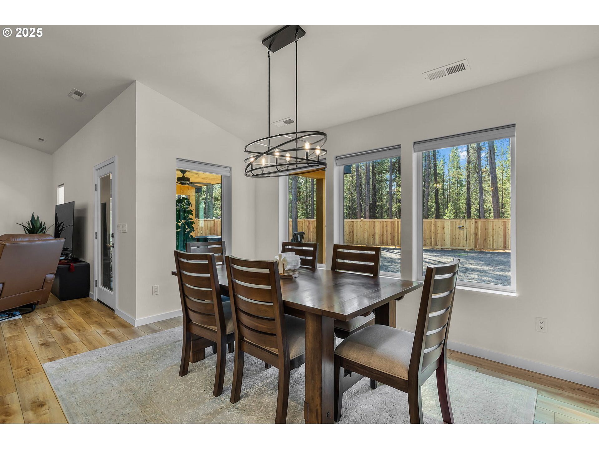 15943 Cascade Lane La Pine, OR 97739 - Photo 13 of 38