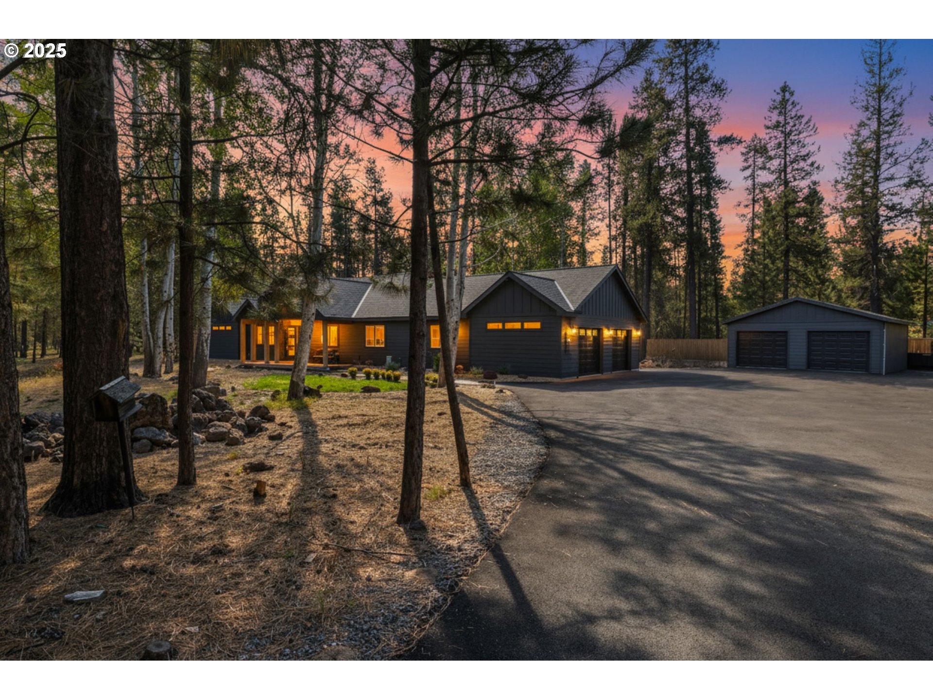 15943 Cascade Lane La Pine, OR 97739 - Photo 3 of 38