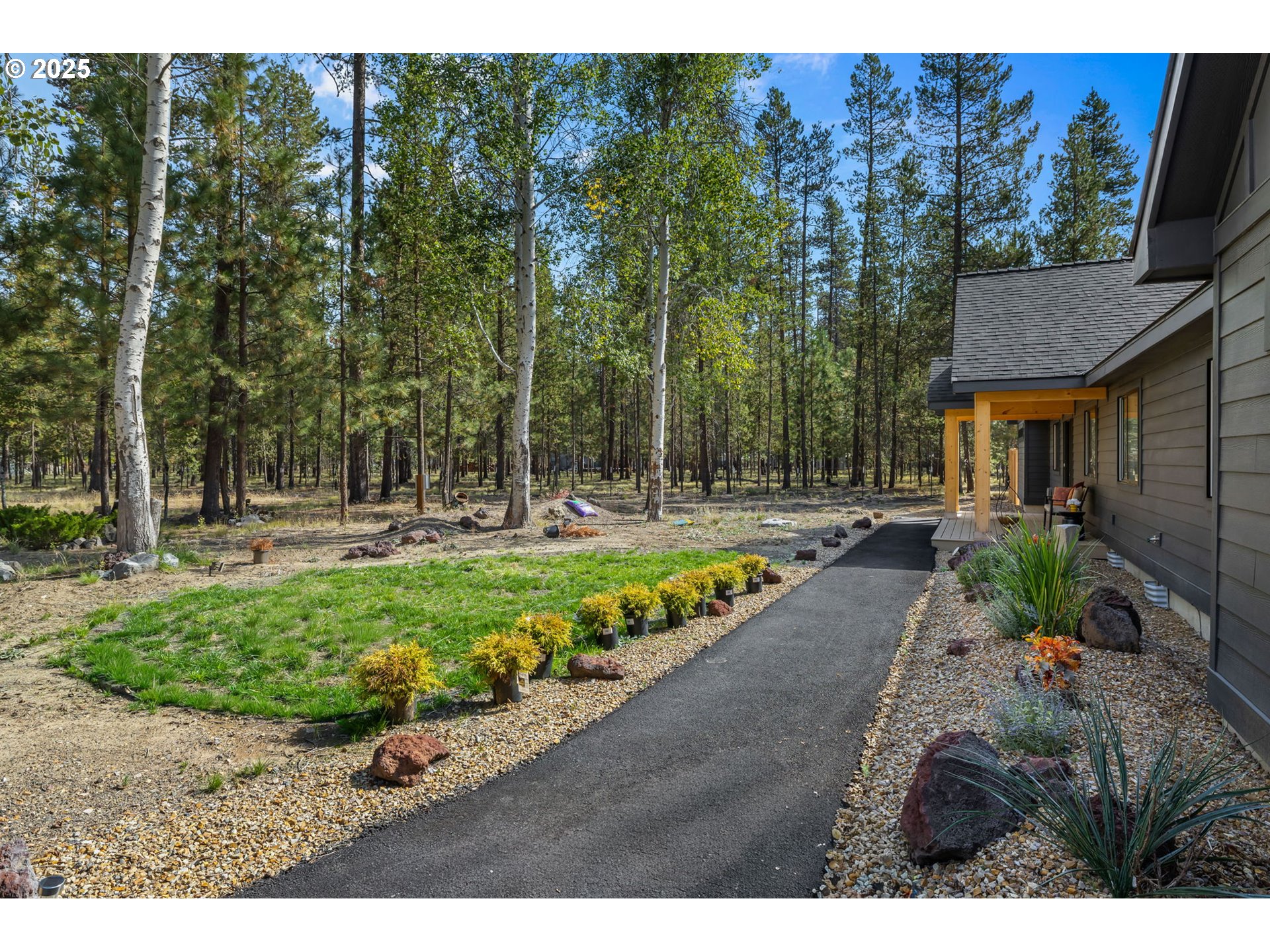 15943 Cascade Lane La Pine, OR 97739 - Photo 5 of 38