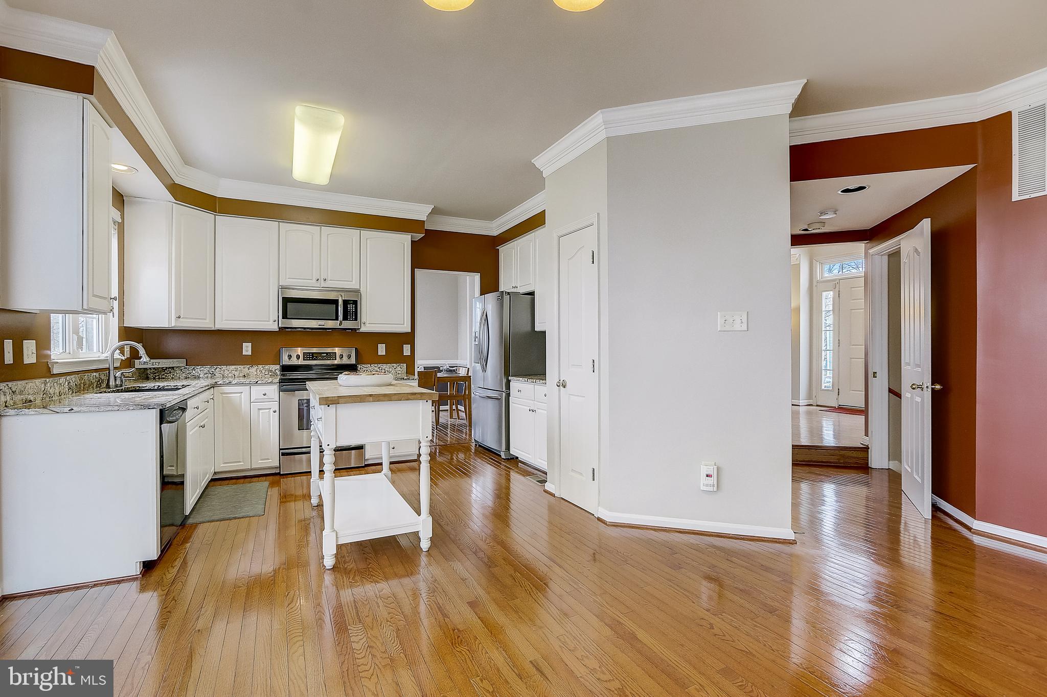 8000 Big Pool Road Laurel, MD 20724 - Photo 13 of 80 Bright Kitchen