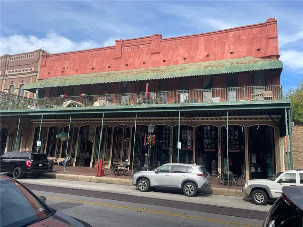 $1,600 | 2116 Strand Street, Unit 202, Galveston, TX 77550
