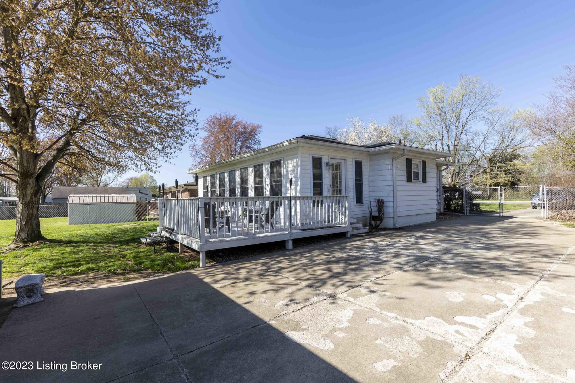 4735 Dover Road Louisville, KY 40216 - Photo 36 of 48 Dover036