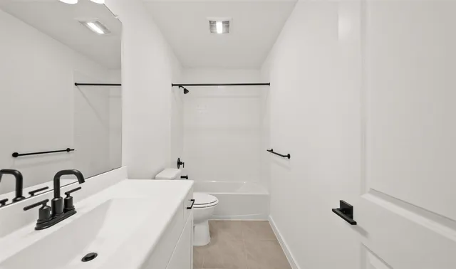 $369,900 | 690 Daniels Lake Lane, Dayton, TX 77535