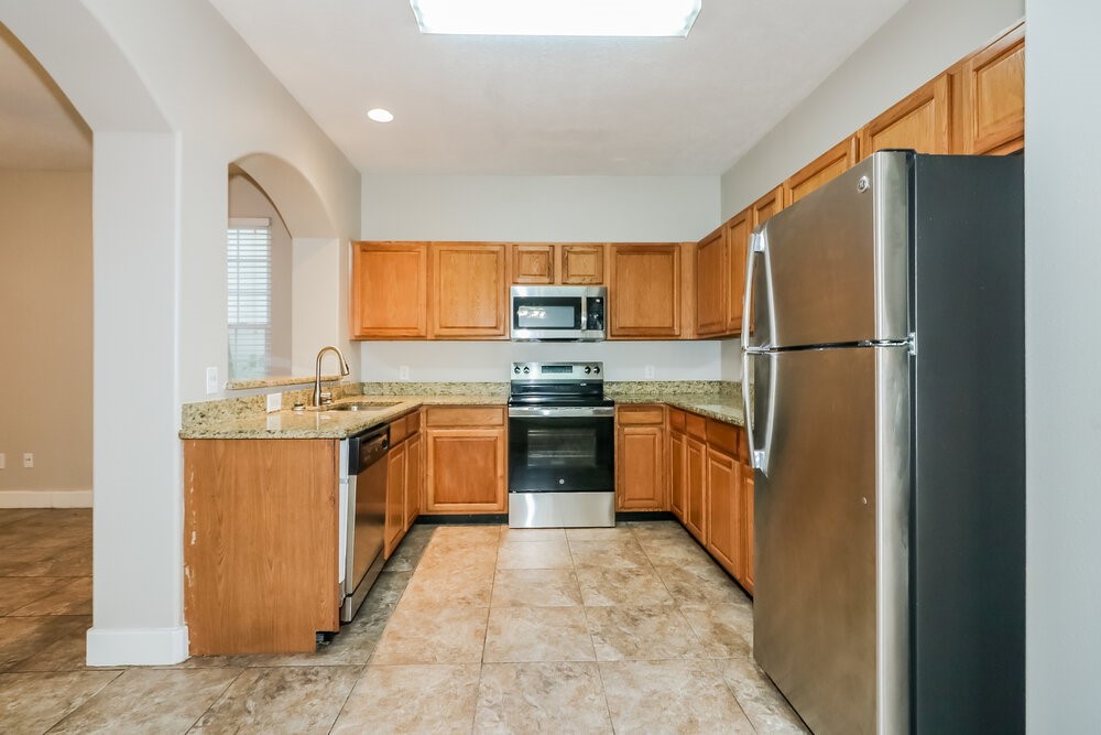 6607 Dickson Way Houston, TX 77085 - Photo 8 of 17 Gallery Image 8