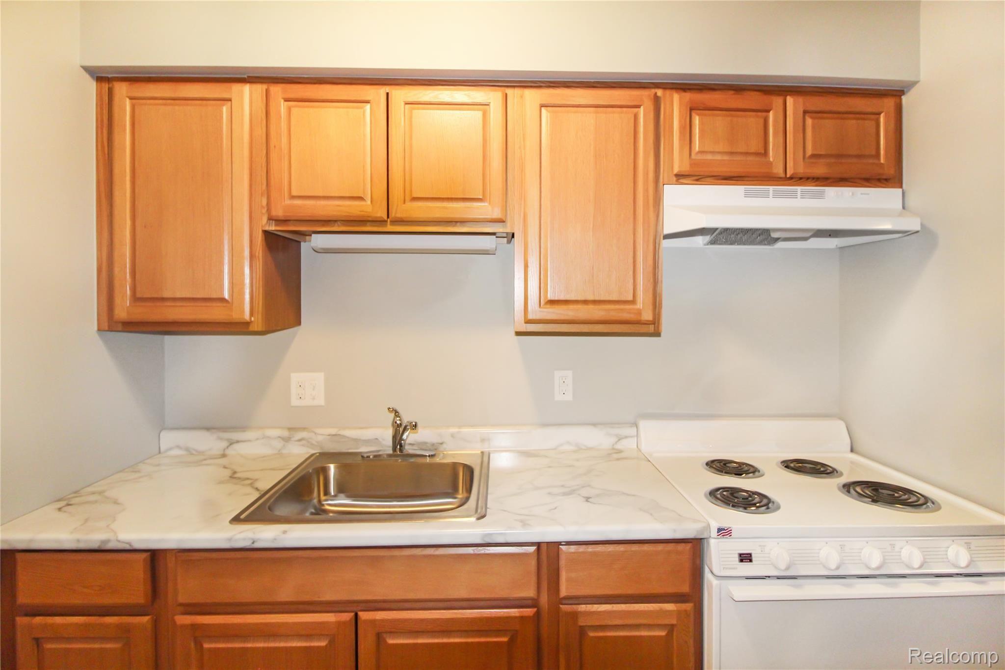 24024 Hall Road, Unit 2 Clinton Township, MI 48036 - Photo 5 of 10 IMG_7698.jpg