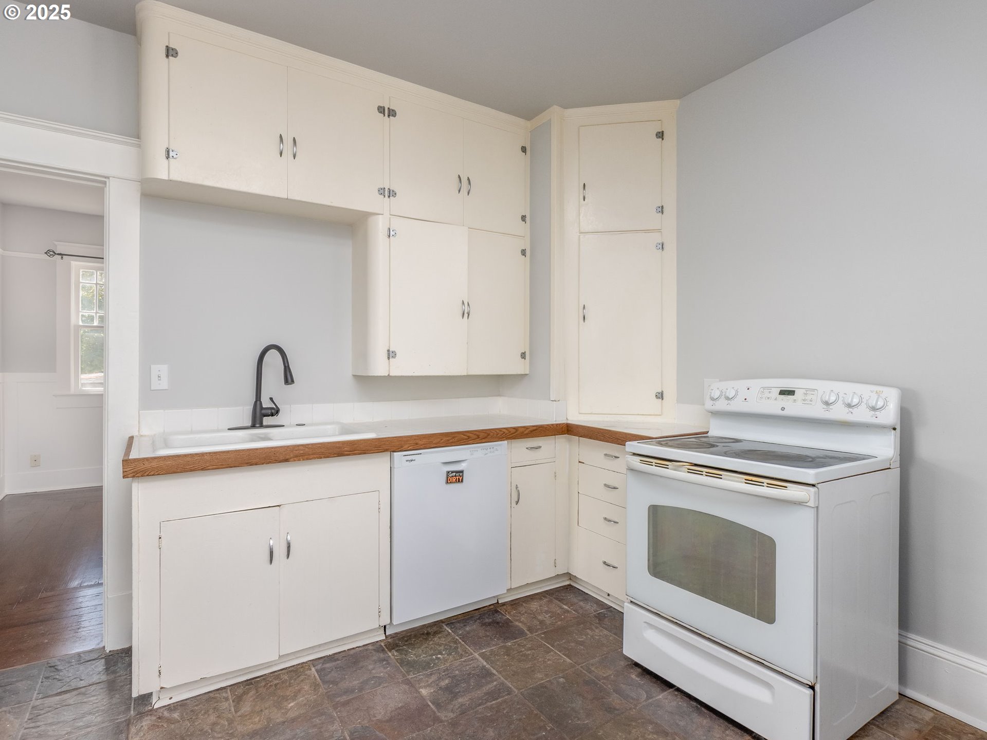 3000 Quinaby Road Northeast Salem, OR 97303 - Photo 16 of 45 Kitchen