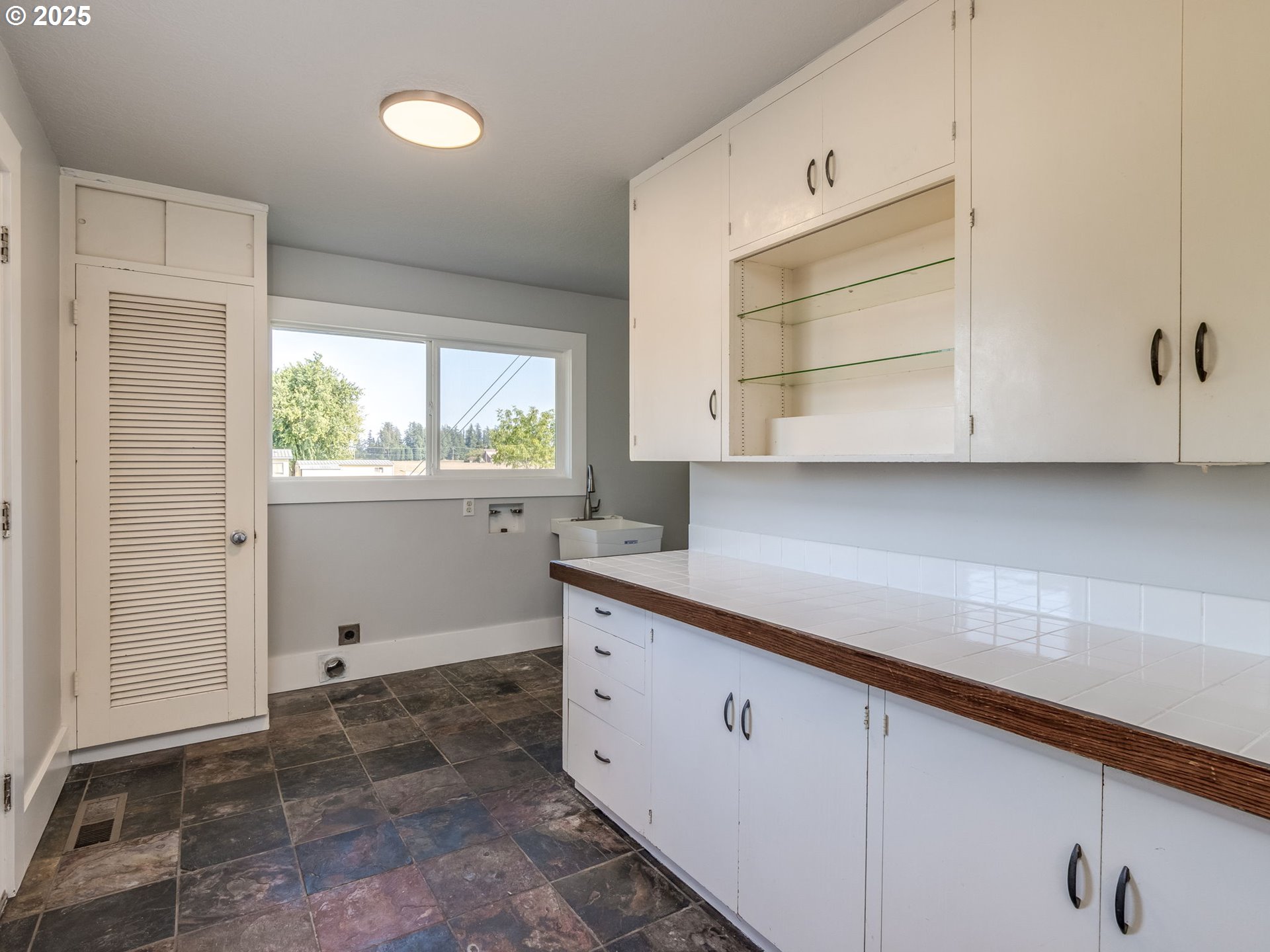3000 Quinaby Road Northeast Salem, OR 97303 - Photo 21 of 45 Laundry