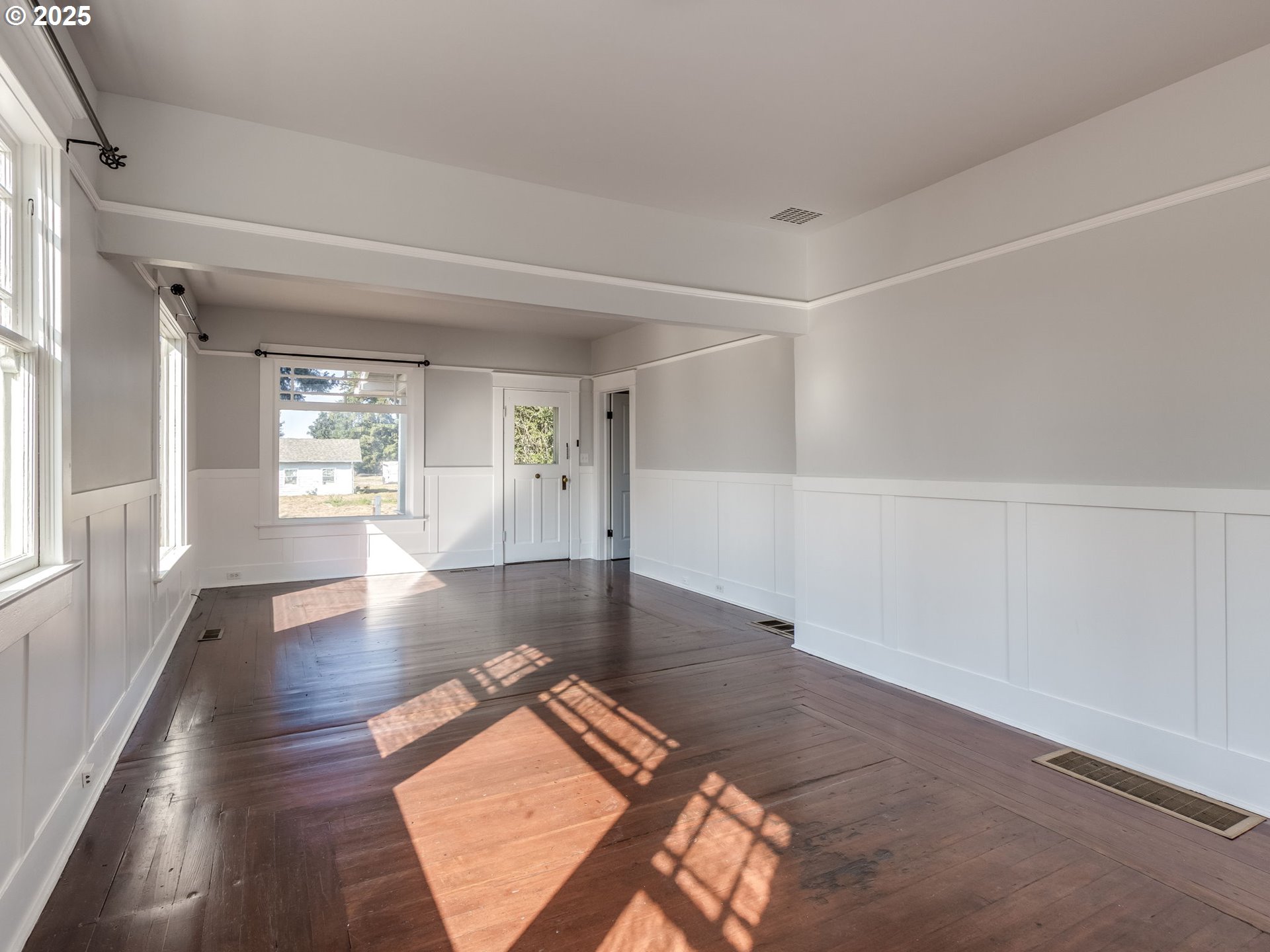 3000 Quinaby Road Northeast Salem, OR 97303 - Photo 8 of 45 Living Room/Dining Room