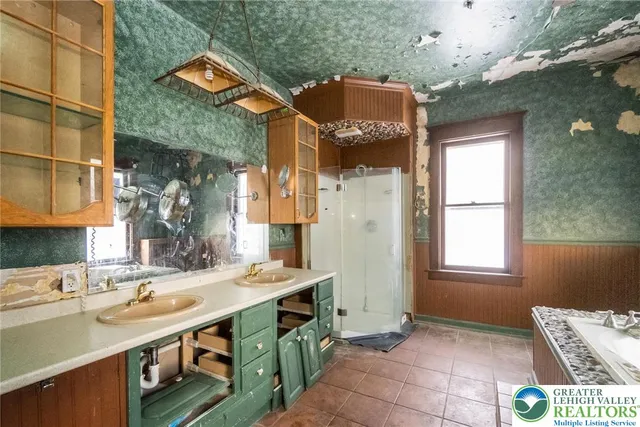 $219,500 | 446 Williams Street, Easton, PA 18042